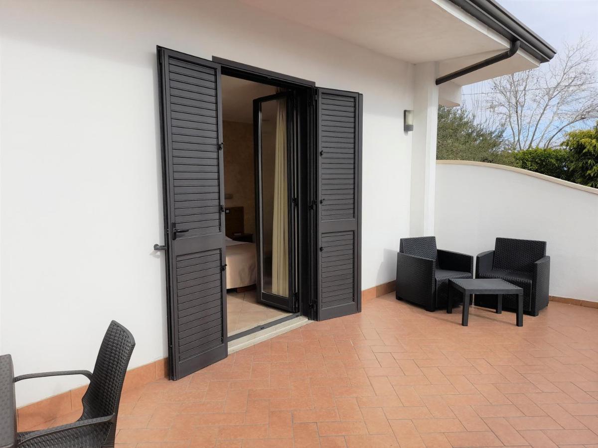 B&B Il Giardino Di Zefiro Gioiosa Marea Buitenkant foto