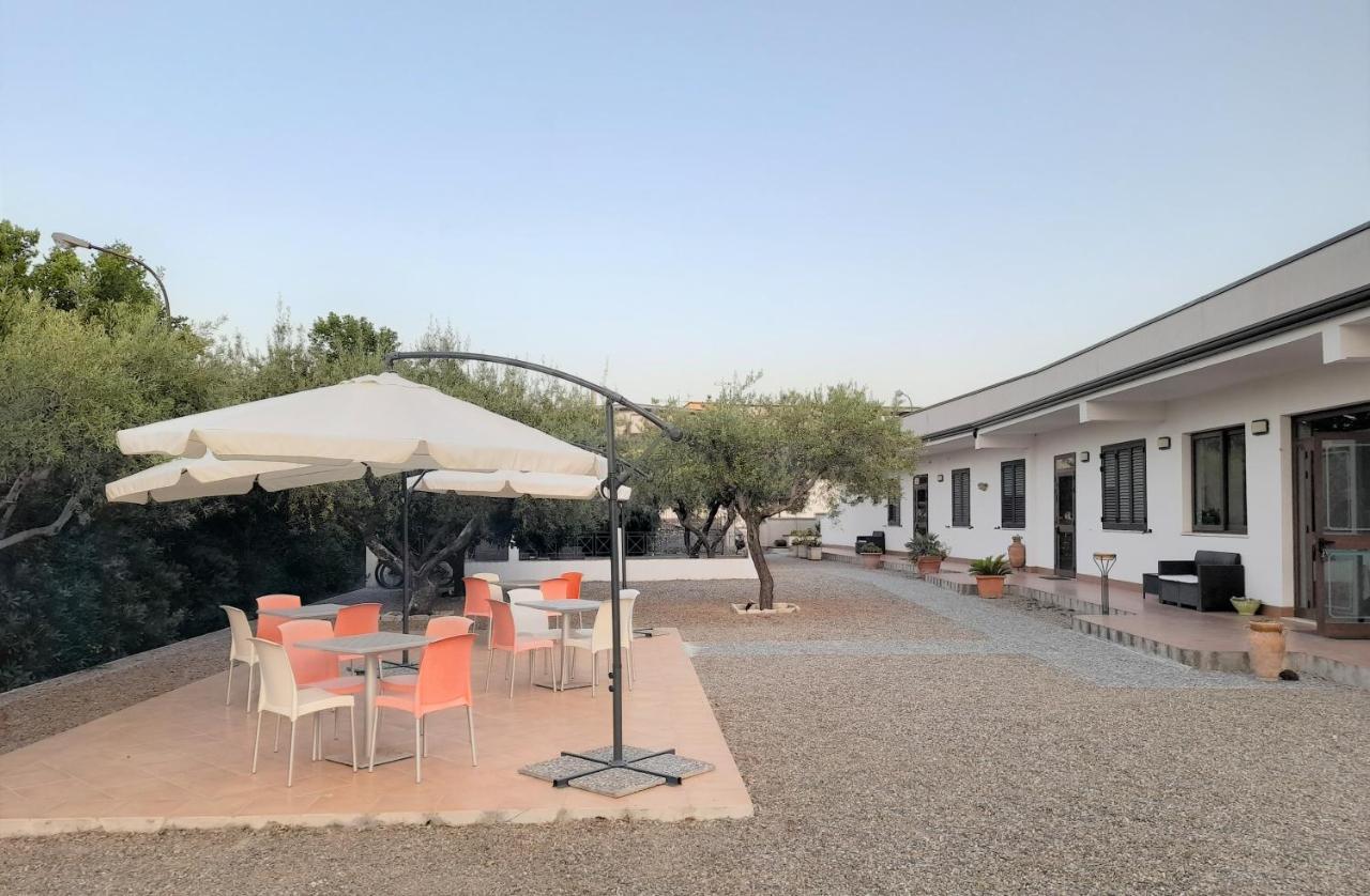 B&B Il Giardino Di Zefiro Gioiosa Marea Buitenkant foto