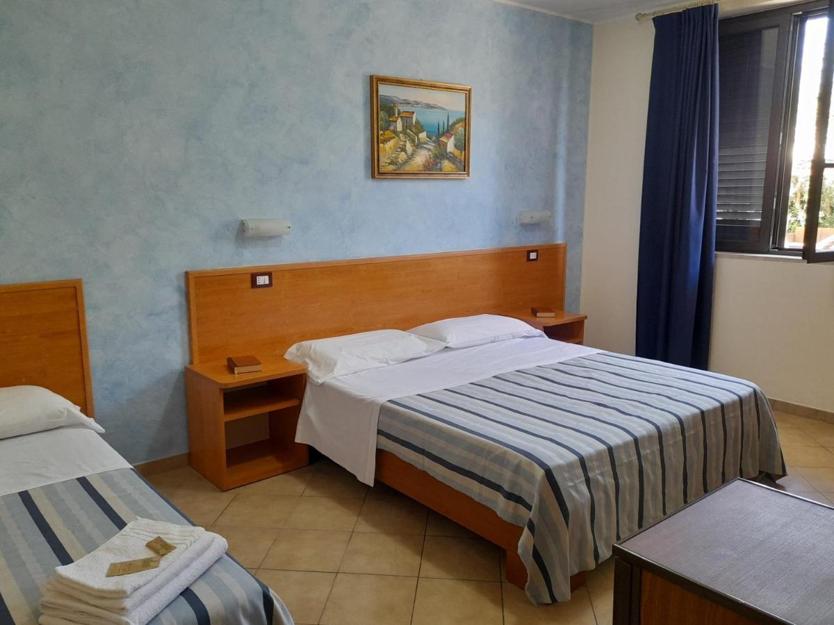 B&B Il Giardino Di Zefiro Gioiosa Marea Buitenkant foto