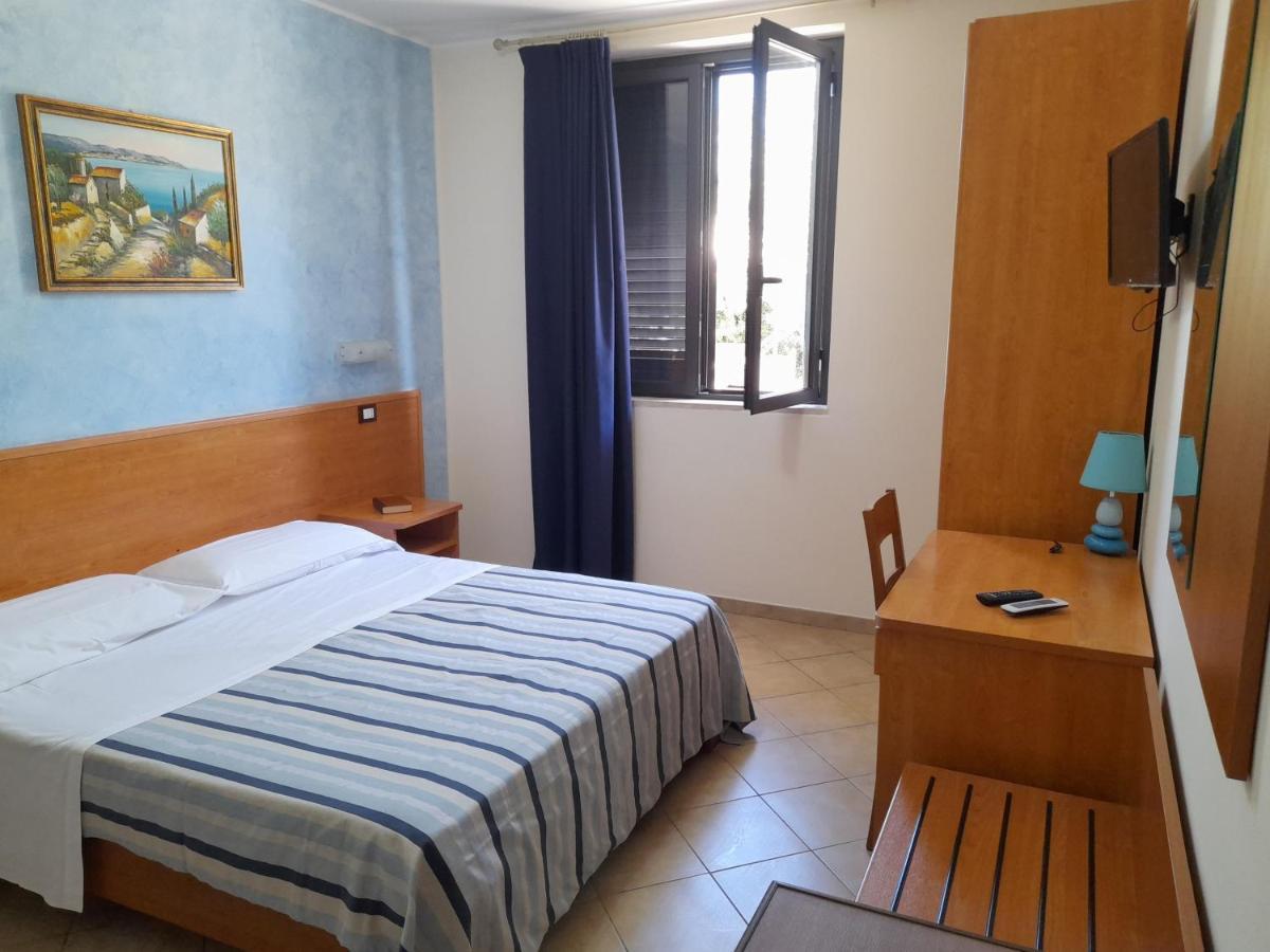 B&B Il Giardino Di Zefiro Gioiosa Marea Buitenkant foto