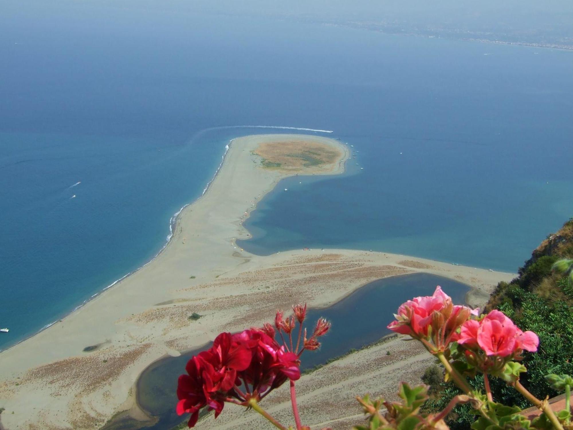 B&B Il Giardino Di Zefiro Gioiosa Marea Buitenkant foto