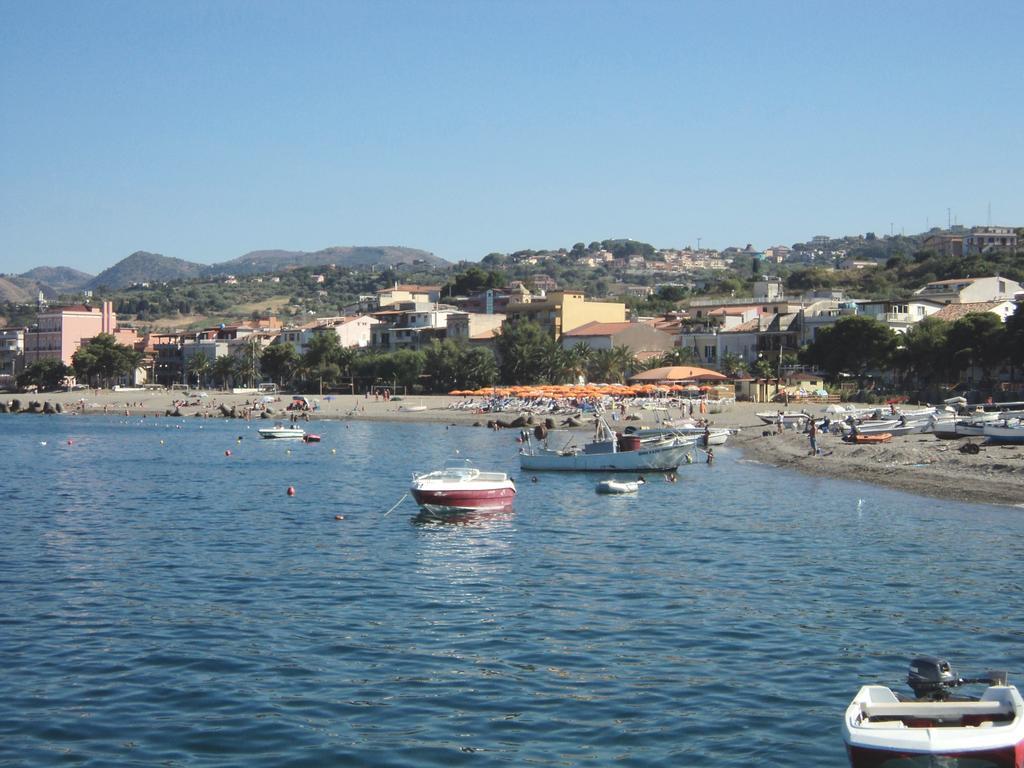 B&B Il Giardino Di Zefiro Gioiosa Marea Buitenkant foto