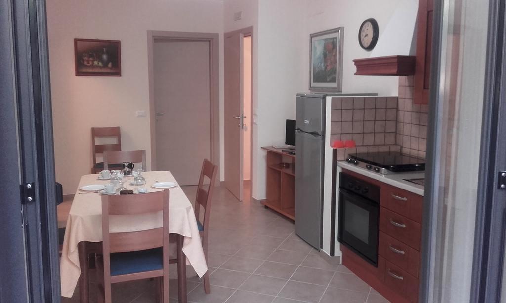 B&B Il Giardino Di Zefiro Gioiosa Marea Buitenkant foto