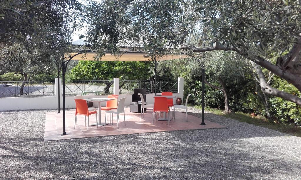 B&B Il Giardino Di Zefiro Gioiosa Marea Buitenkant foto