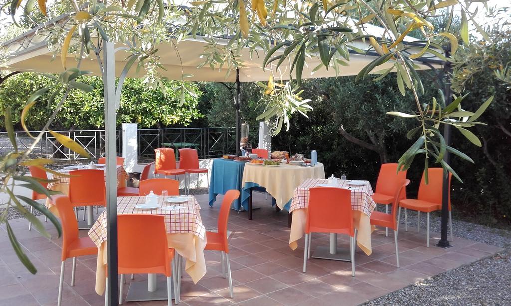 B&B Il Giardino Di Zefiro Gioiosa Marea Buitenkant foto