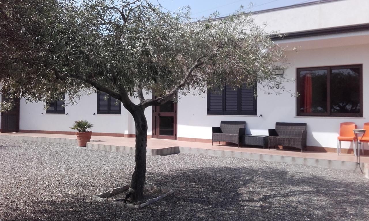 B&B Il Giardino Di Zefiro Gioiosa Marea Buitenkant foto