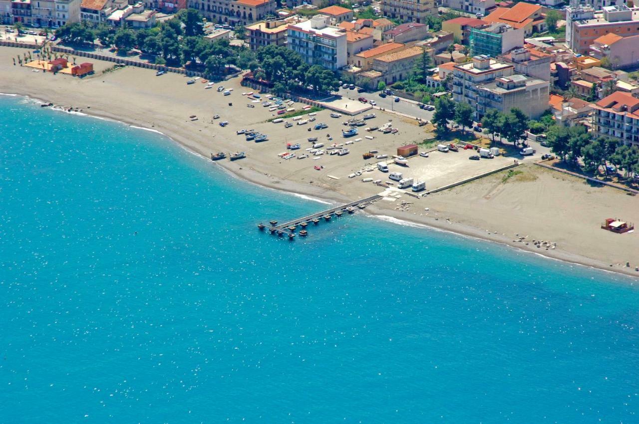 B&B Il Giardino Di Zefiro Gioiosa Marea Buitenkant foto