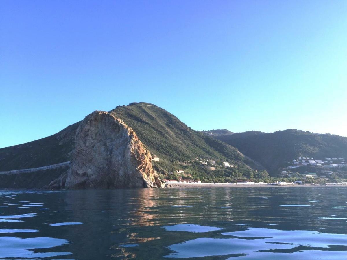 B&B Il Giardino Di Zefiro Gioiosa Marea Buitenkant foto